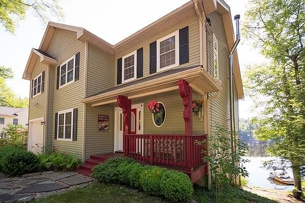 1st image of 90 Westwood Dr