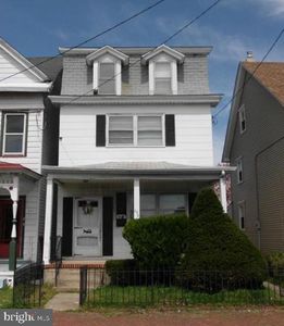 239 W Broad St, Burlington, NJ, 08016