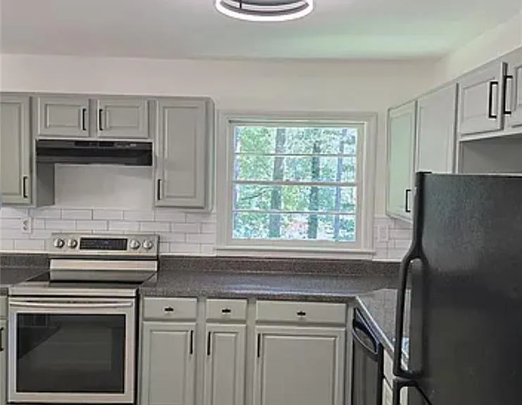 2863 Catalina Dr — Photo 7