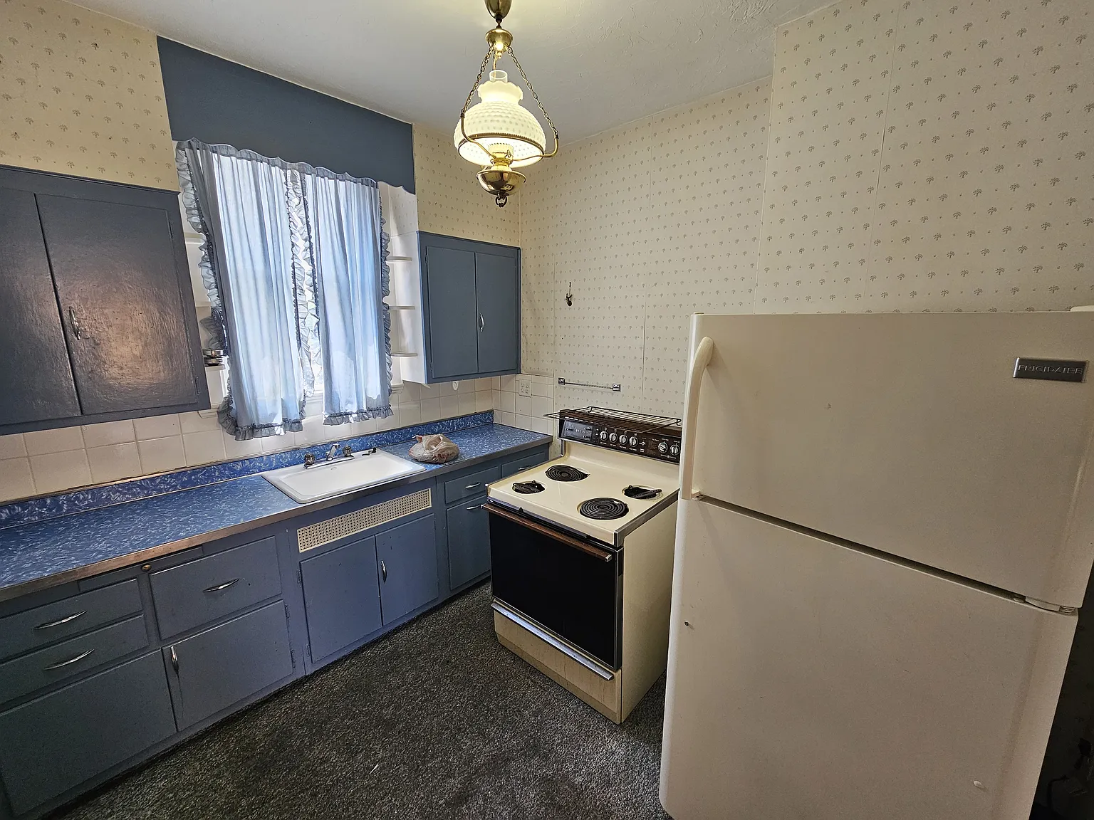2 bed, 1000 sqft, $825 — Photo 2