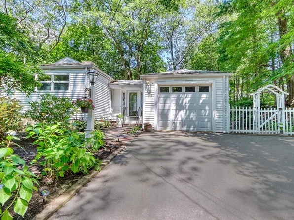 55 Pilgrim Rd, Stoneham, MA 02180
