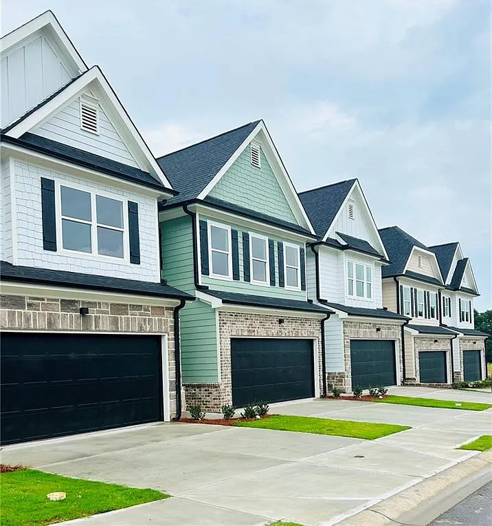 3 bed, 2.5 bath, 1660 sqft, $2,200 — Photo 2