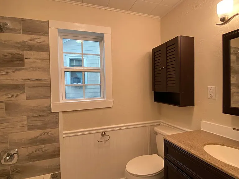 904 N Main St — Photo 7