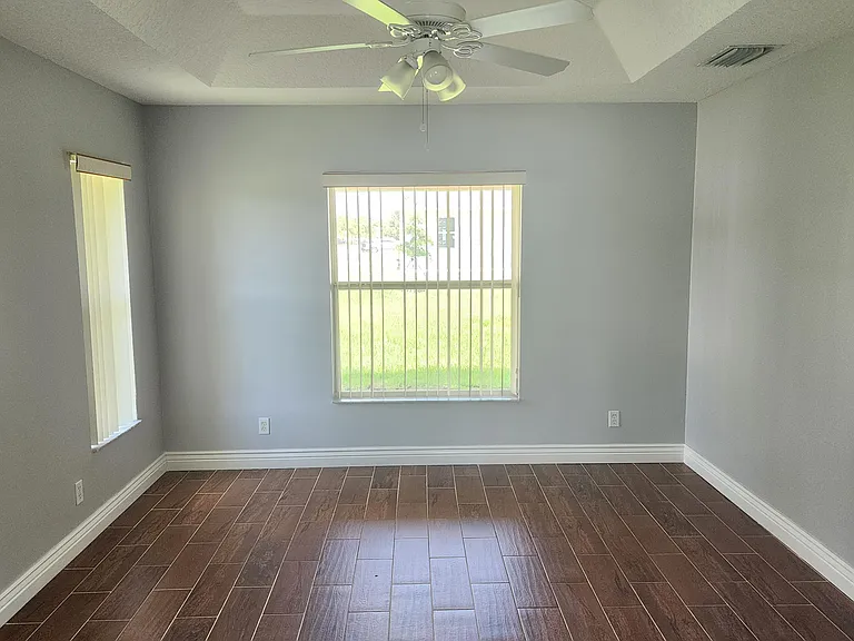 425 SW McComb Ave — Photo 8