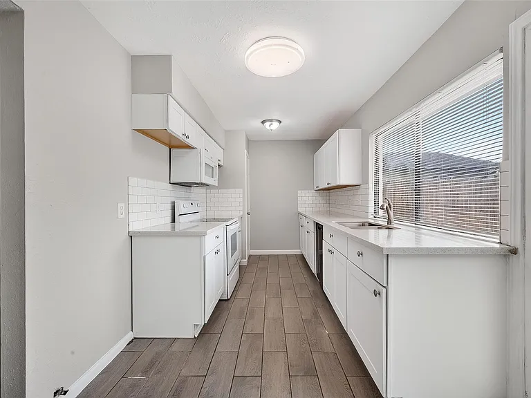 14034 Lourdes Dr — Photo 16