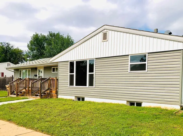 417 11th Ave SE, Minot, ND 58701