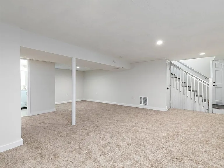 2506 Kingsley Dr NE — Photo 19