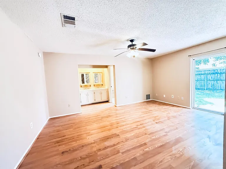 16439 Hickory Knoll Dr — Photo 15