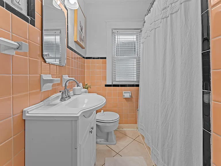 2031 Alameda Ave — Photo 10