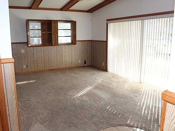 5th image of 329 NE 2nd Ct