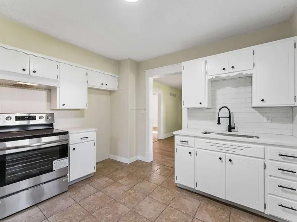 634 NE Russell Rd, Kansas City, MO 64116