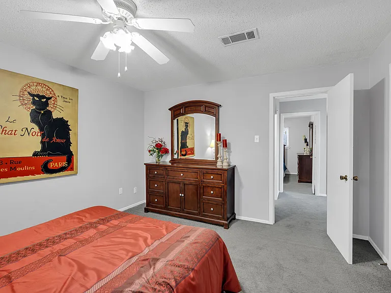 Windsong Apartments — Photo 26