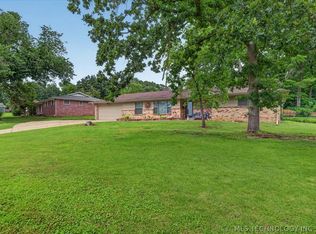 2731 Evergreen Dr, Bartlesville, OK 74006