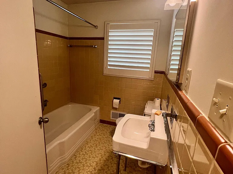 707 Warwick Rd — Photo 12