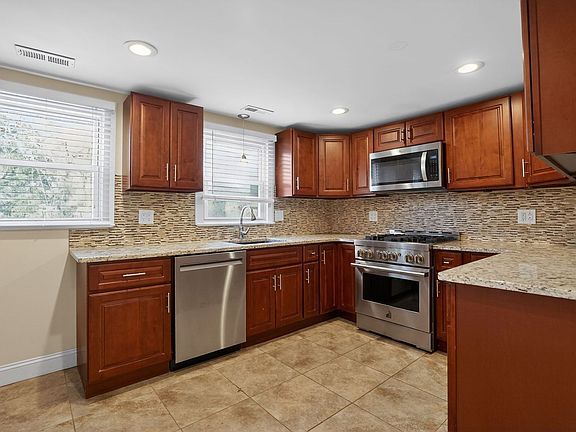 3rd image of 226 N Patrick St #2