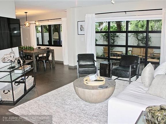 3rd image of 101 SE 15th Ave APT D