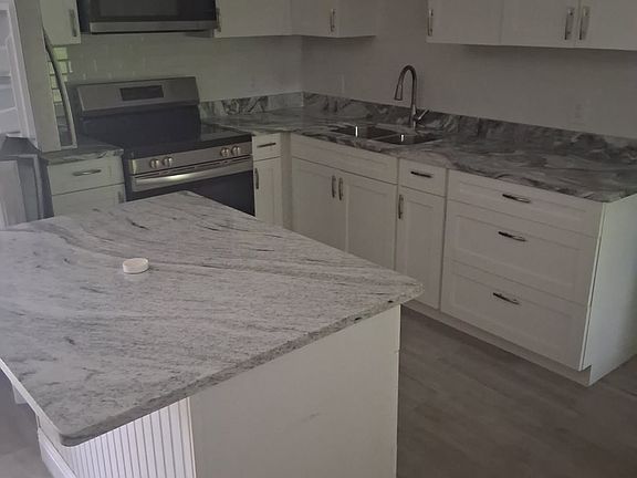 3rd image of 7320 Balboa Dr #7320