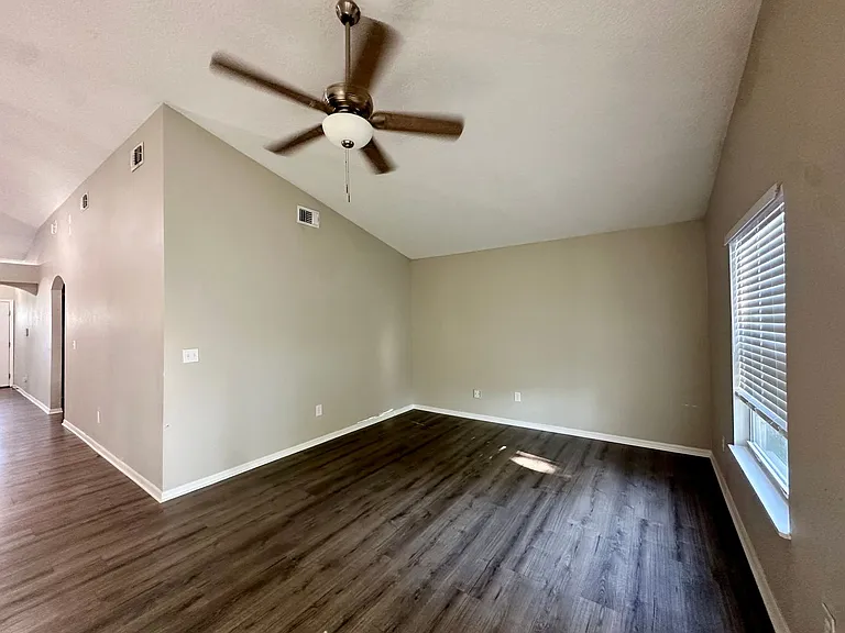 1559 Irishwood Ct — Photo 10