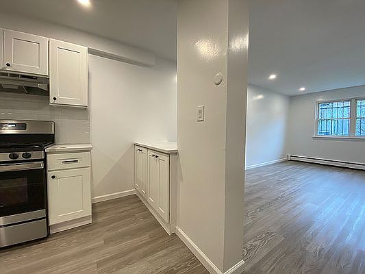 2nd image of 21-29 42nd St Floor 1