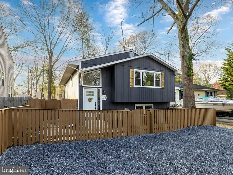 579 West Dr — Photo 2