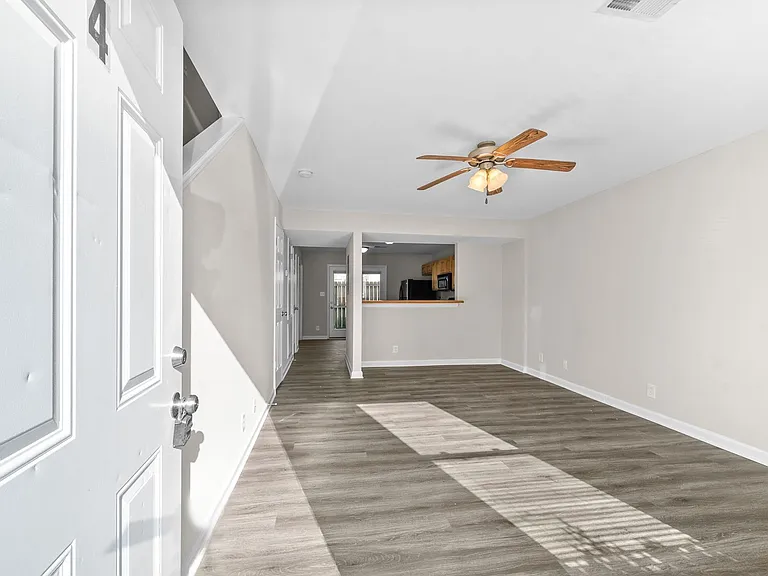 2 Bedroom Pet Friendly Townhome For Rent in Sango! — Photo 3