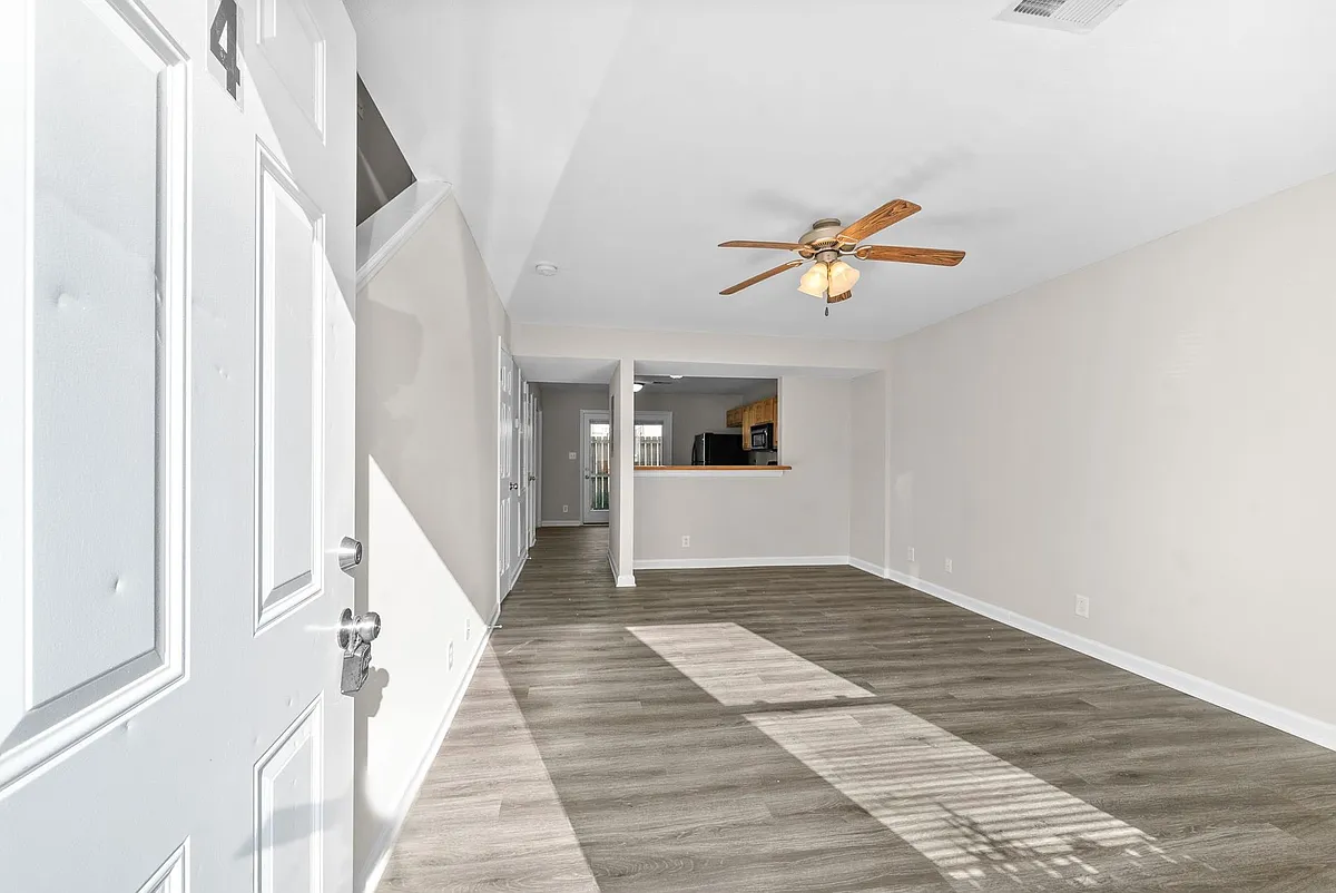 Building Photo - 124 Coyote Ct