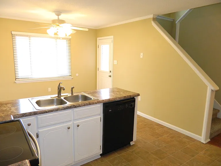 635 Clinton Way W — Photo 18
