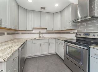 13 Carteret Rd, Hopatcong, NJ 07843