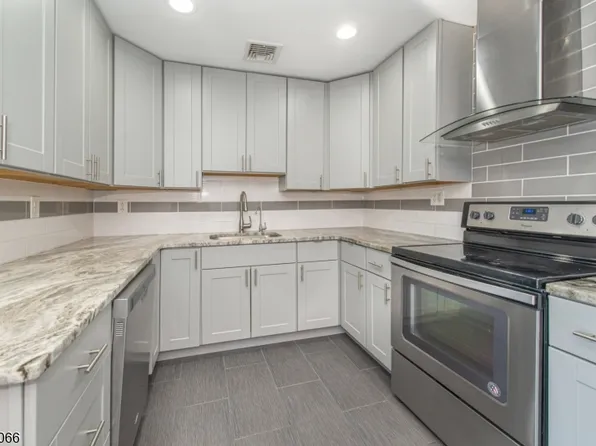 13 Carteret Rd, Hopatcong Boro, NJ 07843