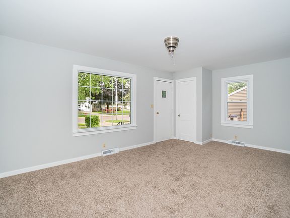 4th image of 619 N Westlawn Ave