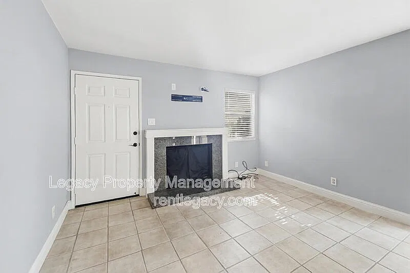 2 bed, 1.5 bath, 1026 sqft, $1,795 — Photo 2