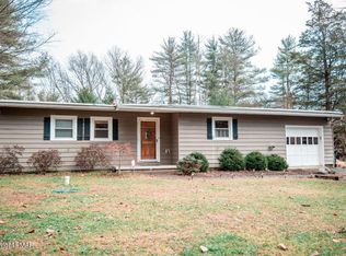 306 Abbey Rd, Stroudsburg, PA 18360
