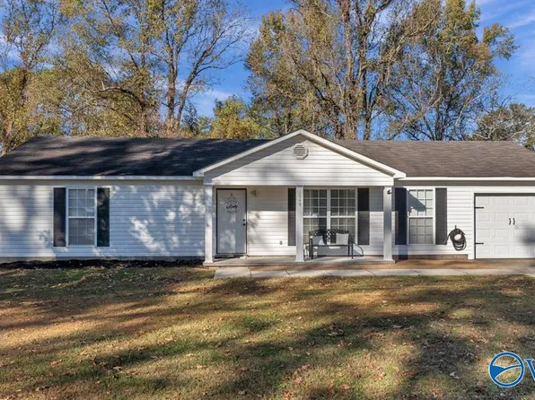 1549 Vest St SW, Hartselle, AL 35640