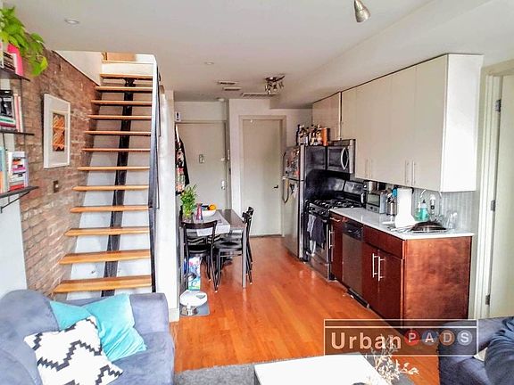 3rd image of 179 Putnam Ave