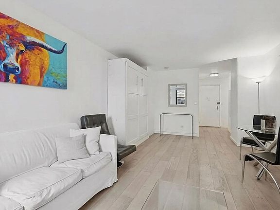 2nd image of 165 W 66th St APT 2L