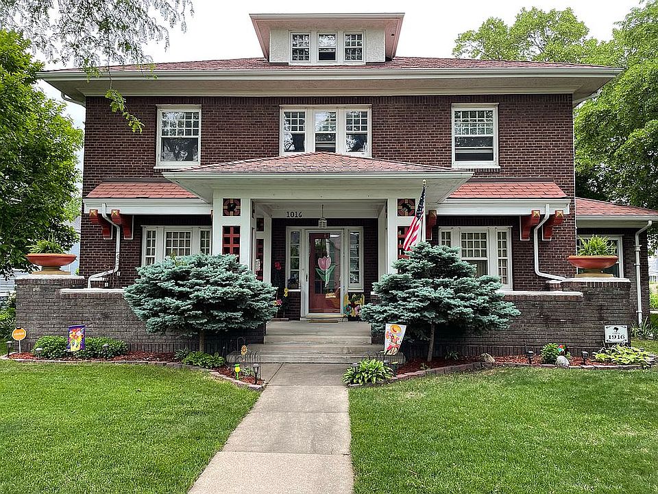 1st image of 1016 W Division St