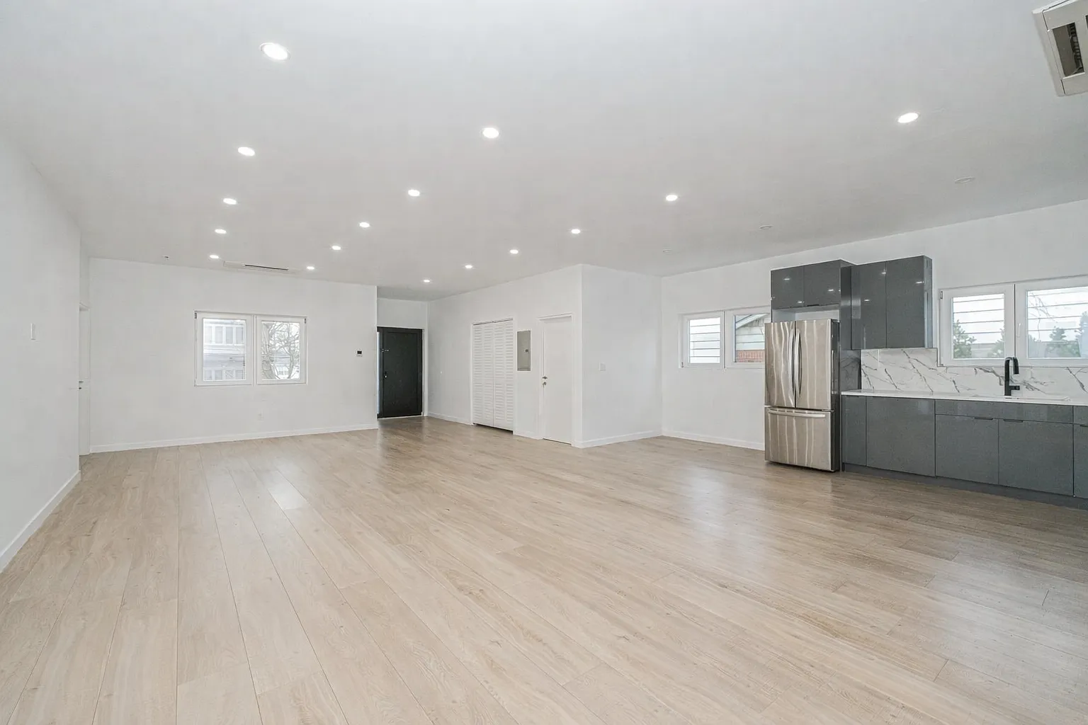 4 bed, 2000 sqft, $3,800 — Photo 2