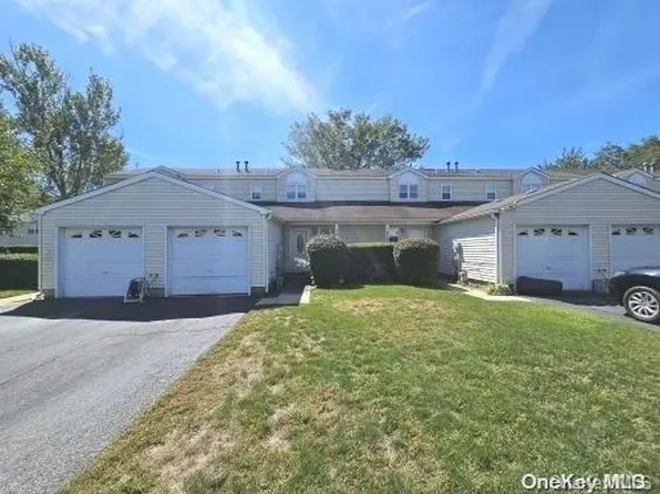 27 Schleigel Boulevard #33, Amityville, NY 11701
