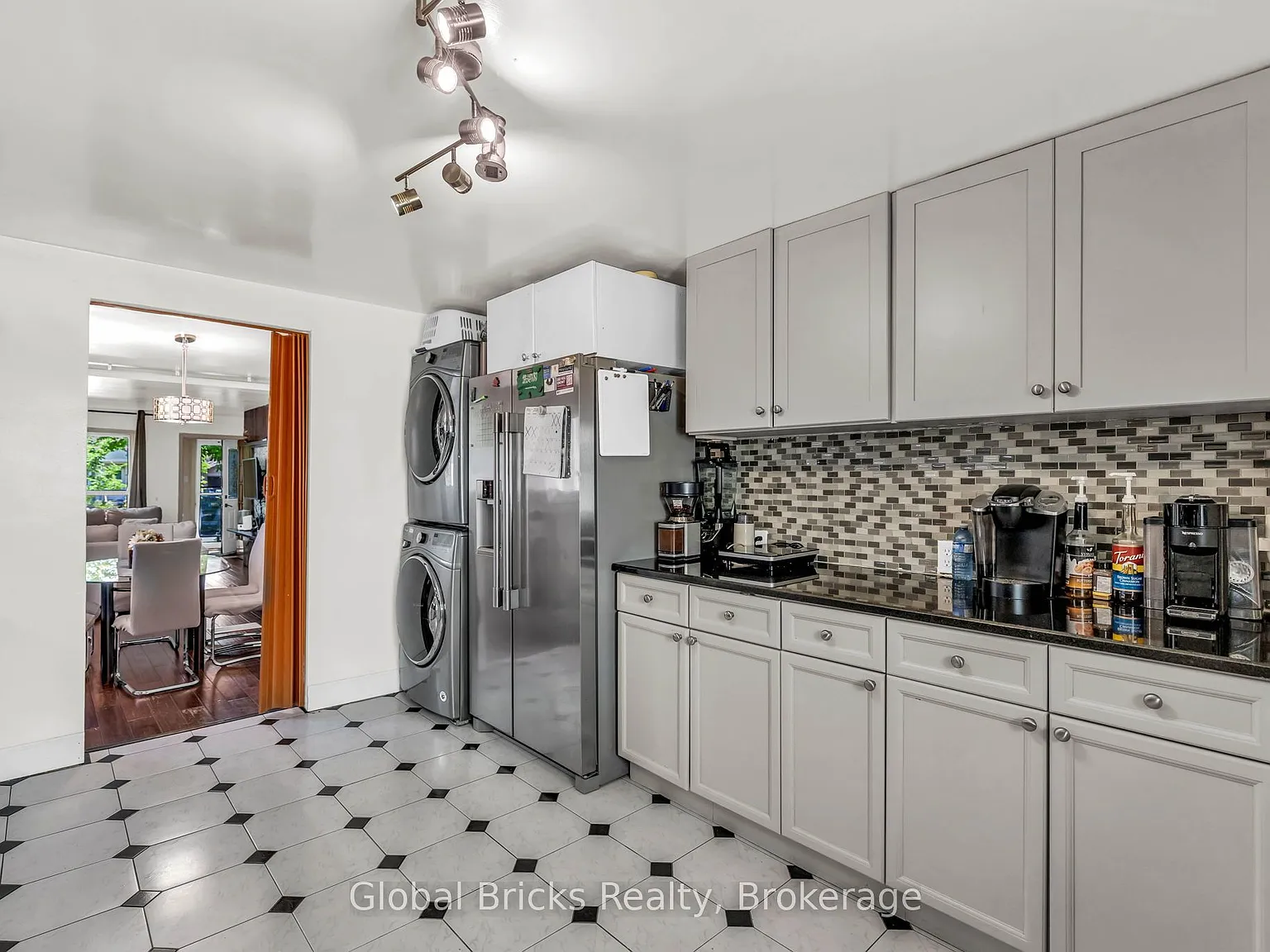 3 bed, $2,400 — Photo 4