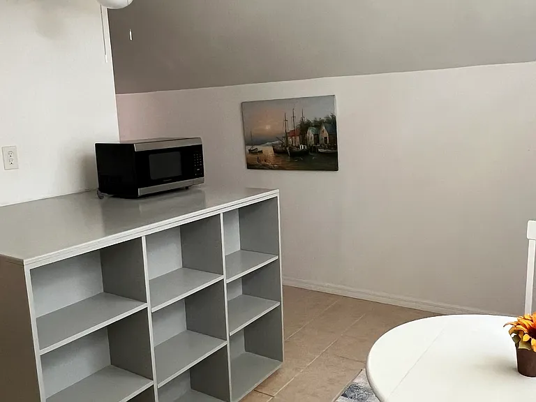 Nearby shelf space near the breakfast table for books or other items