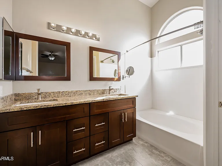 5203 W Buffalo St — Photo 16