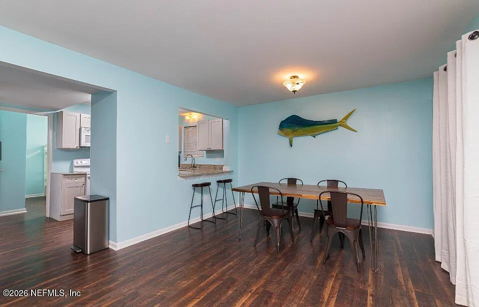 3 bed, 1.0 bath, 1024 sqft, $1,995 — Photo 3