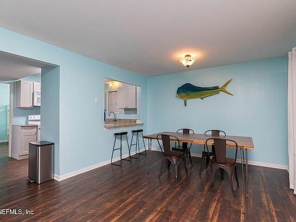 3rd image of 207 9th St #A