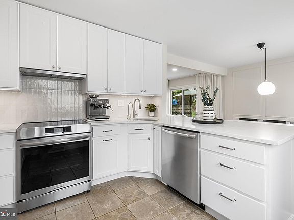 4th image of 306 Hanover Ct