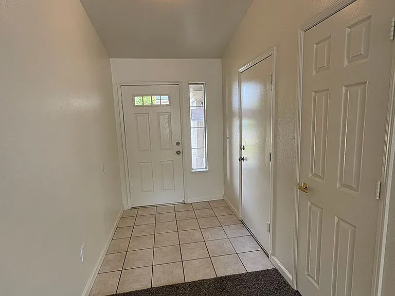 723 N Simon St — Photo 21