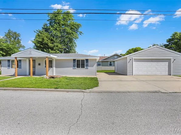 1323 Lewis Ave, Wood River, IL 62095
