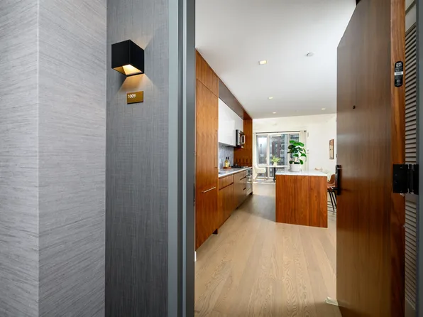 75 Park Lane South image 3 of 50