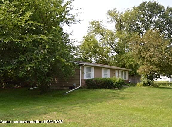 3rd image of 411 Sawyer Rd