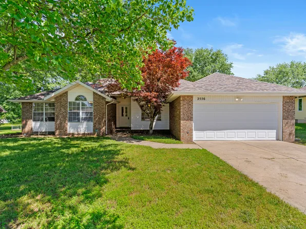 2556 N Meadowlake Drive, Springfield, MO 65802