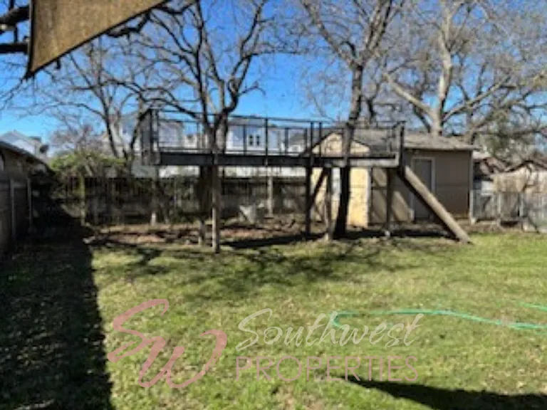 726 N Barton St — Photo 15